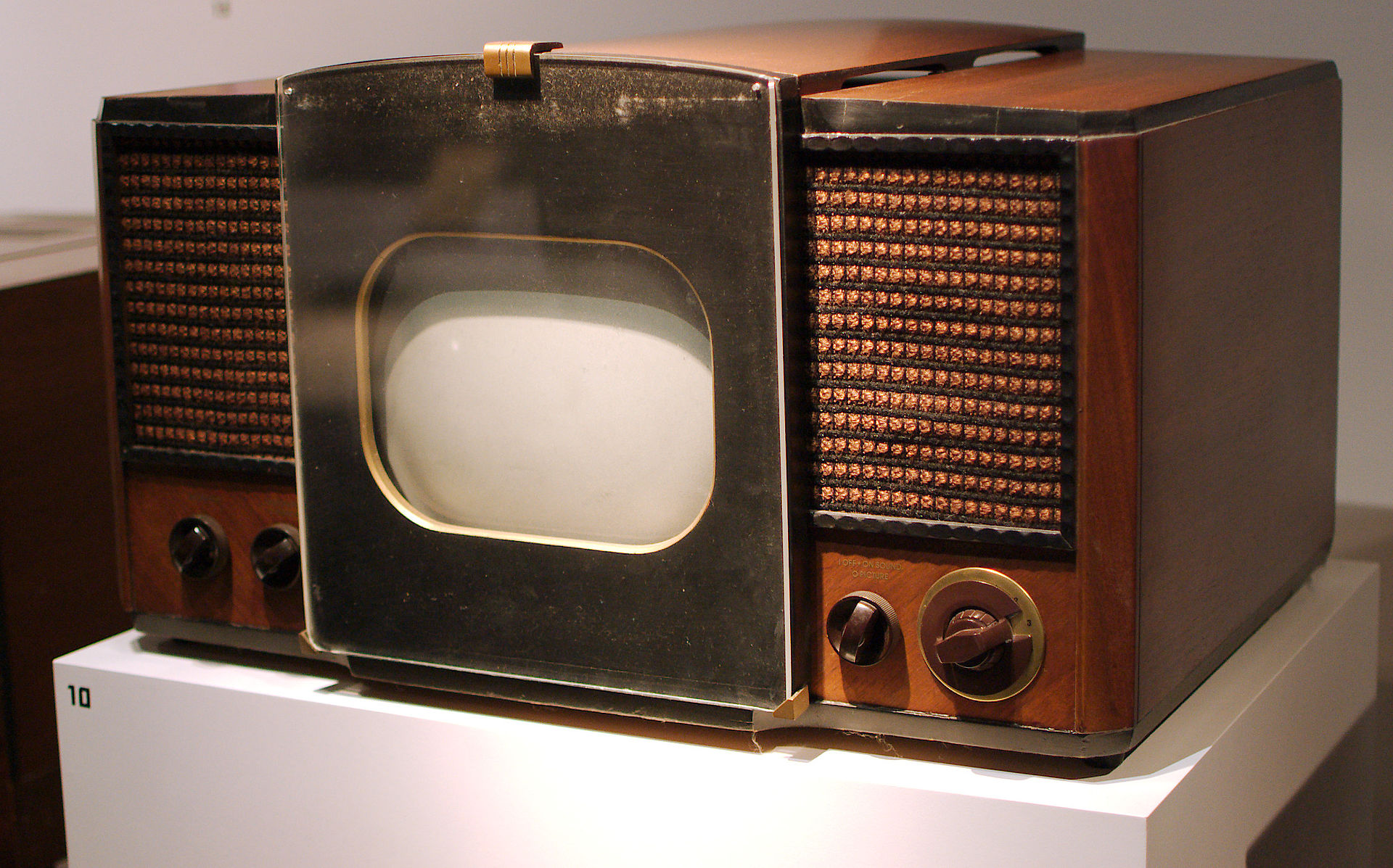 oldfashioned TV